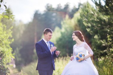 Gelin ve Damat Düğün kutluyor