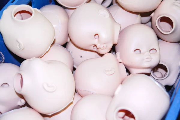 Head of dolls without eyes — стоковое фото