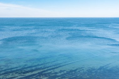 Ufuk çizgisi - gökyüzü ve su arasında