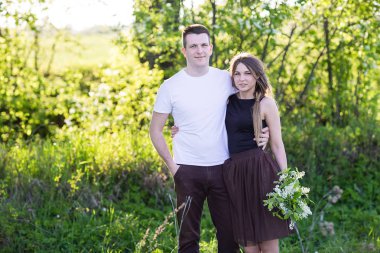 Genç bir çiftin portresi.