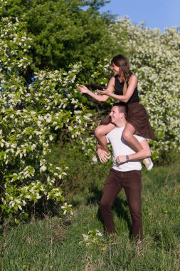 veren sırtıma kadın erkek