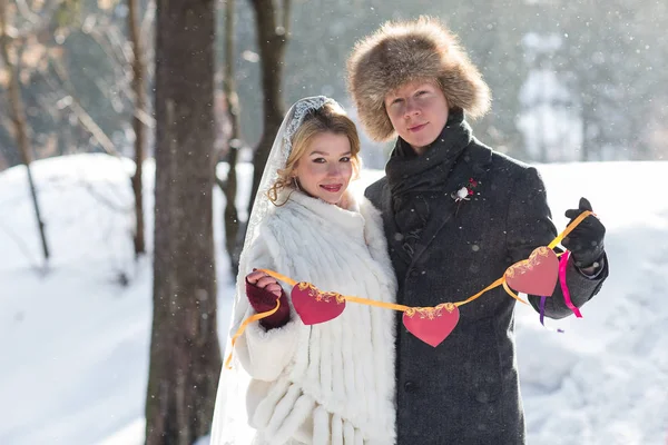 Mutlu evlilik çift kış günü açık havada