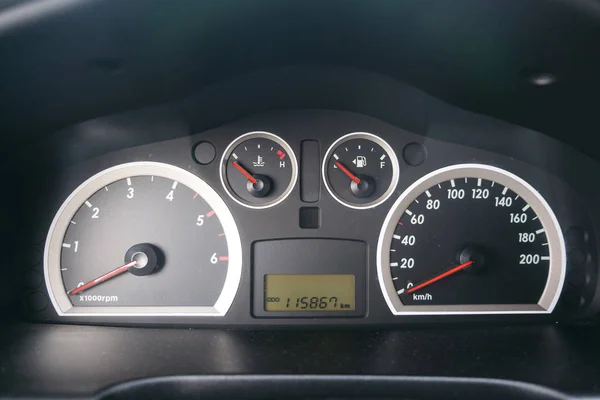 汽车速度仪表板与 Led 显示屏 — 图库照片