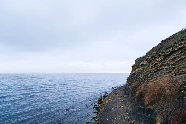 Ландшафт в горах и море . — стоковое фото