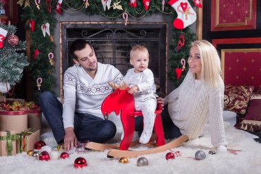 Mutlu aile Noel kutlaması
