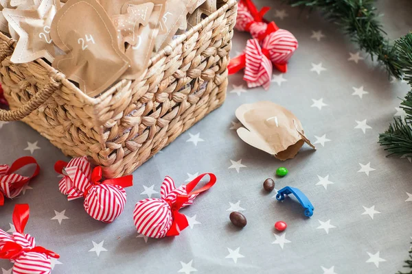 クリスマスのお菓子のアドベント カレンダー — ストック写真