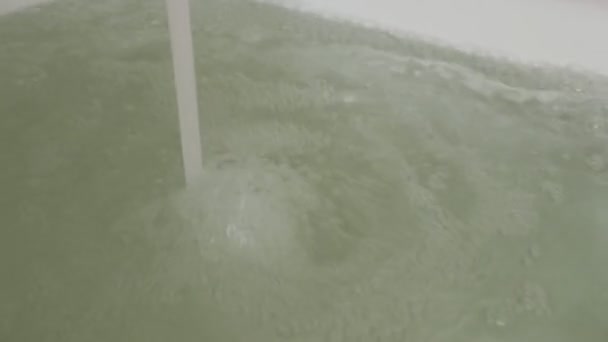 Silný proud vody. Velmi detail. — Stock video
