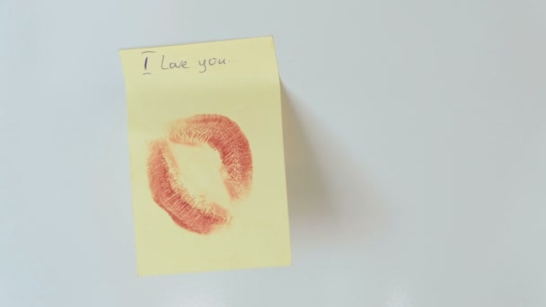 поцелуйчики на бумаге с надписью. открытка из тт с поцелуем. открытка из тт с поцелуем. отпечатки губ на бумаге. открытка из тт с поцелуем.