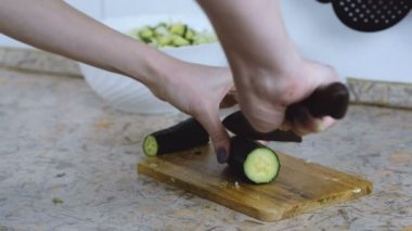Yemek sebze vejetaryen salata krem peynirli womans eller.