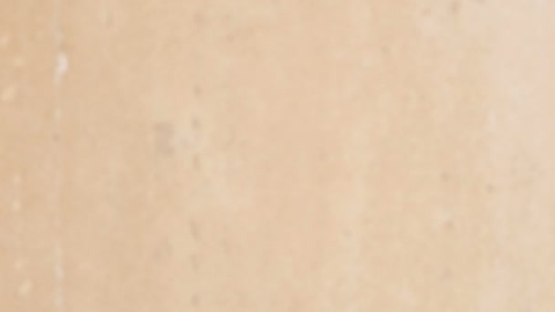 Mur en béton brun texturé. Flou .