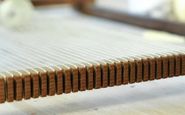 Weaving on a loom frame. The threads in the frame for weaving — Stock Photo, Image