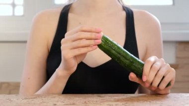 zhenskiy-polovoy-organ-v-videoklipah-fantaziya-seksa-stihi