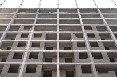 Çok katlı bina inşaat altında konut.