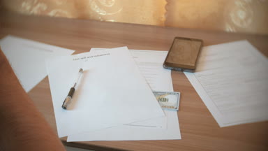 Genç adam Ahit yazıyor. Closeup el.