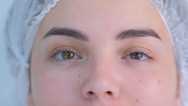 Woman lashes before beauty procedure of eyelash lifting and laminating, closeup. — 비디오