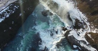 İzlanda'daki güzel Gullfoss şelale üzerinde hava uçuş 