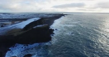 Okyanus sahil üzerinde havadan çekim