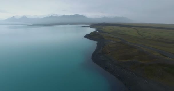 美丽的湖上空的空中飞行 — 图库视频影像