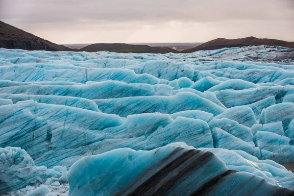 Brede hoekmening van gletsjer gezicht met blauwe ijs — Stockfoto