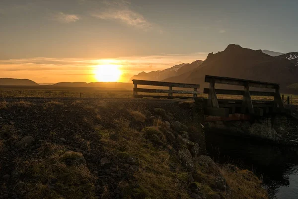 Observando el hermoso atardecer — Foto de Stock