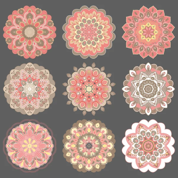 Colección Mandalas. Decoración tradicional asiática estilo mehandi. Patrón oriental, ilustración vectorial. Elementos decorativos vintage. Ornamento redondo — Vector de stock