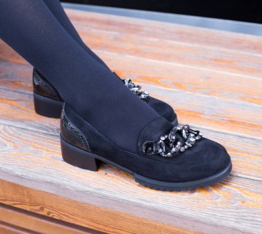  kadın siyah ayakkabı