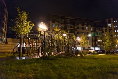 Açık rahat küçük kasaba sokak bahar