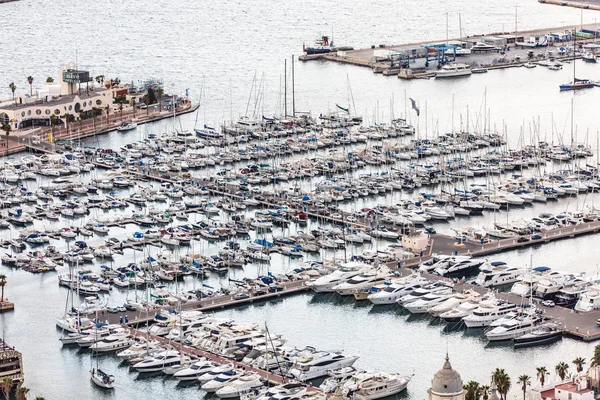 Nejlepší výhled na zátoku (Marina) kde je hodně lodí. — Stock fotografie
