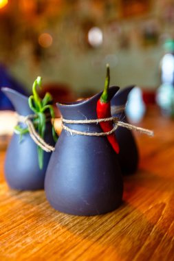 Soslar ve yağlar için havalı siyah şişe