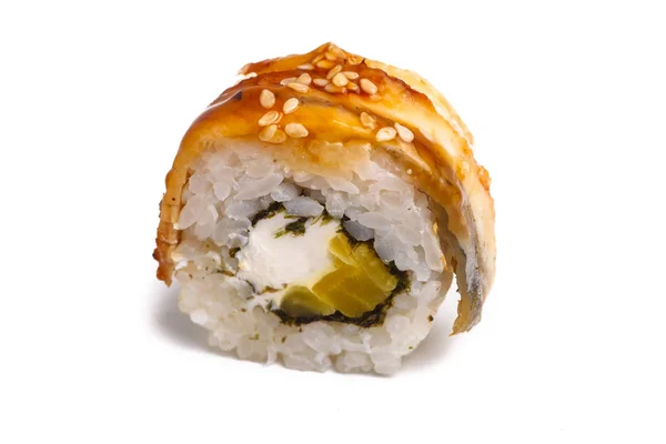 Japoński roll nori, awokado, ryż, sos węgorza. Zbliżenie na biały — Zdjęcie stockowe