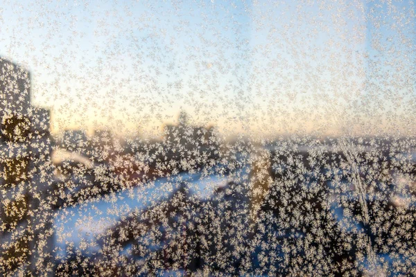 Little frosty patterns on glass, visible snowflakes. Winter in R — Stock Photo, Image