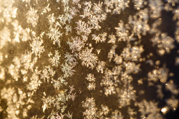 Little frosty patterns on glass, visible snowflakes. Winter in R — Stock Photo, Image