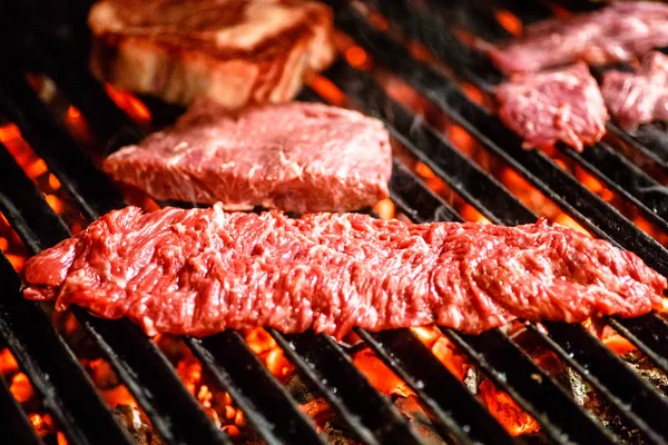 Carne, bife, frito na grelha o. Churrasco . — Fotografia de Stock