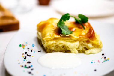 Puf böreği peynirli kek.