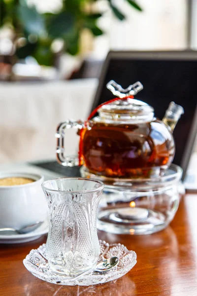 Det Azerbajdzjan köket. Traditionell te i speciella koppar av glas — Stockfoto