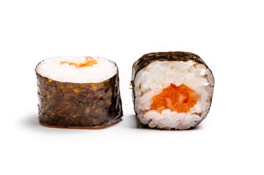 Beyaz arka plan üzerinde rulo somon. İzole değil.