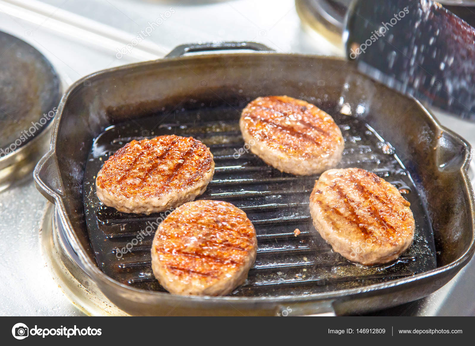 куриные крылышки на гриле тефаль. сковорода гриль чугунная kitchenaid. можно ли жарить на сковороде гриль. Staub гриль сковорода 30см. сковорода гриль с едой.