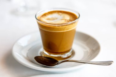Cortado - İspanyol kahve Kupası'nda sütlü.