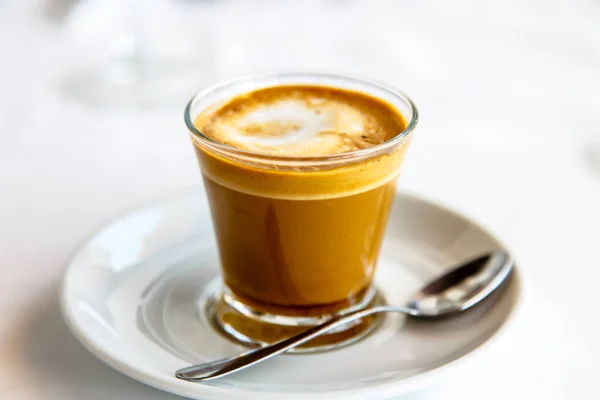 Cortado - İspanyol kahve Kupası'nda sütlü.