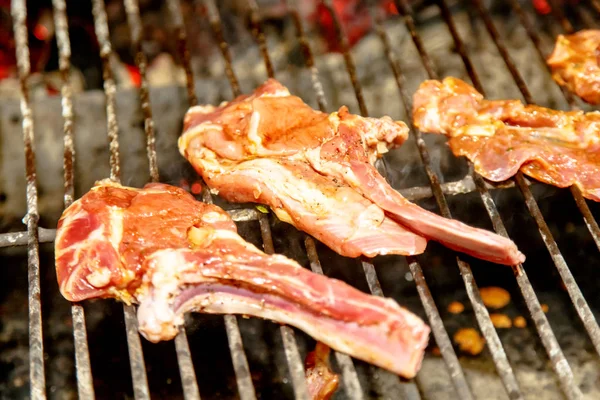 Bir koyun fileto ızgara kavrulmuş.