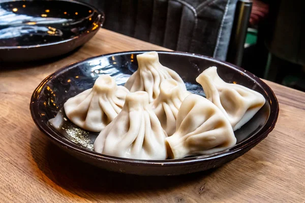 Platos georgianos tradicionales - khinkali — Foto de Stock