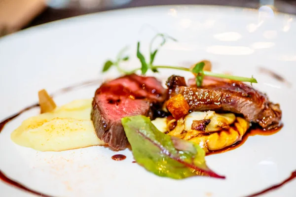 Sebze ile nadir kavrulmuş sığır eti dilim