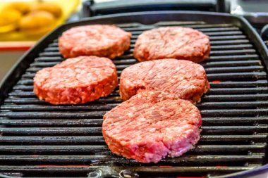 Şef ızgara hamburger ızgara