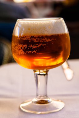 Bir bira cam balonlar.