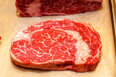 Mermer sığır eti biftek şerit loin sayacıdır