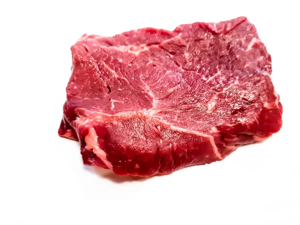 Différents steaks de bœuf marbré sur fond blanc — Photo