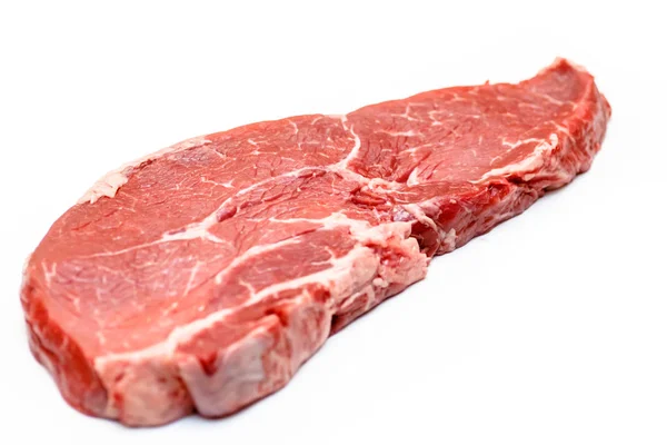 Rampa (but) mermer sığır eti biftek izole beyaz zemin üzerine — Stok fotoğraf