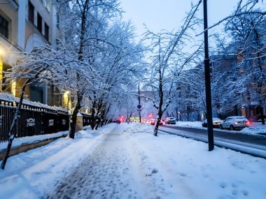 Sabah parkta ağır gece kar yağışı sonra tüm kablosuz kapalı