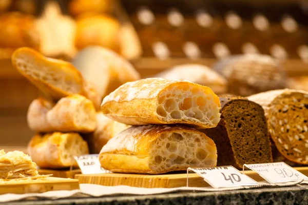 Fresh homemade bread ( rye and wheat) slices lie on the table. — Stock Photo, Image