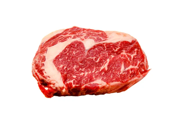 Tahılla beslenmiş mermer biftekten yapılmış kaburga bifteği beyaz bir sırt üstü uzanıyor. — Stok fotoğraf